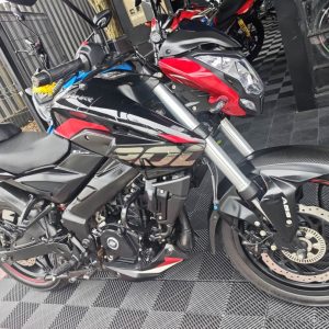BAJAJ DOMINAR 200